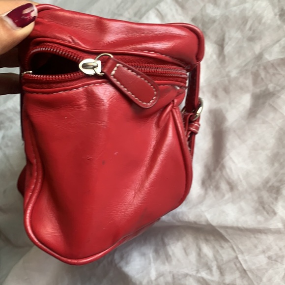 red faux leather bag - Picture 3 of 9